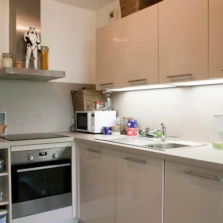 Lovely Spacious Bright Two-room Apt In Bastille 巴黎